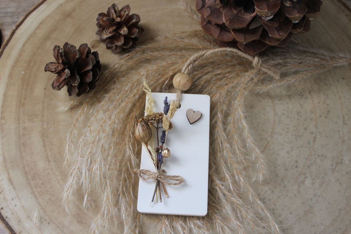 Décoration étiquette personnalisée en fleurs séchées