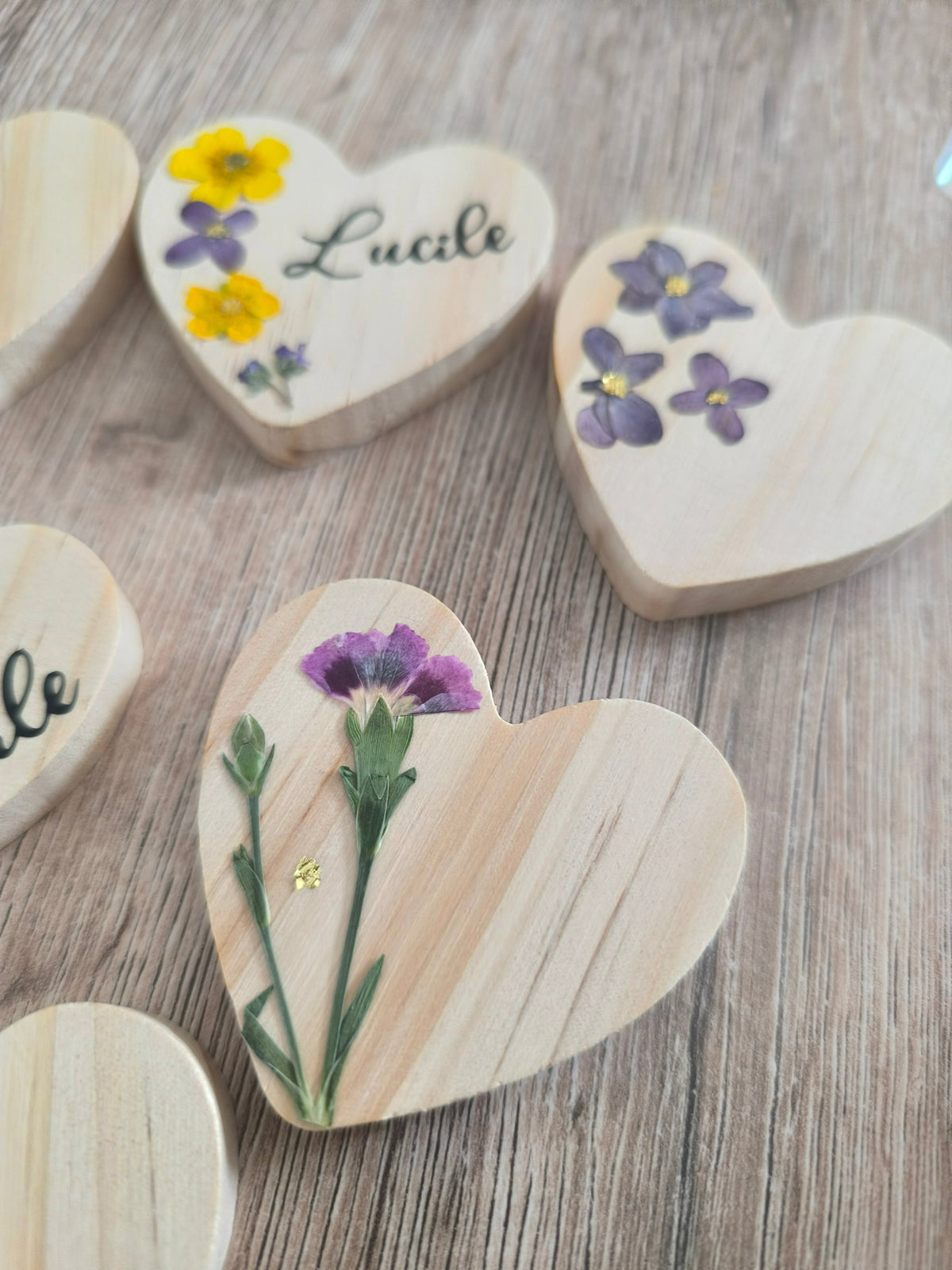 Magnets en bois avec fleurs pressées – décoration nature artisanale