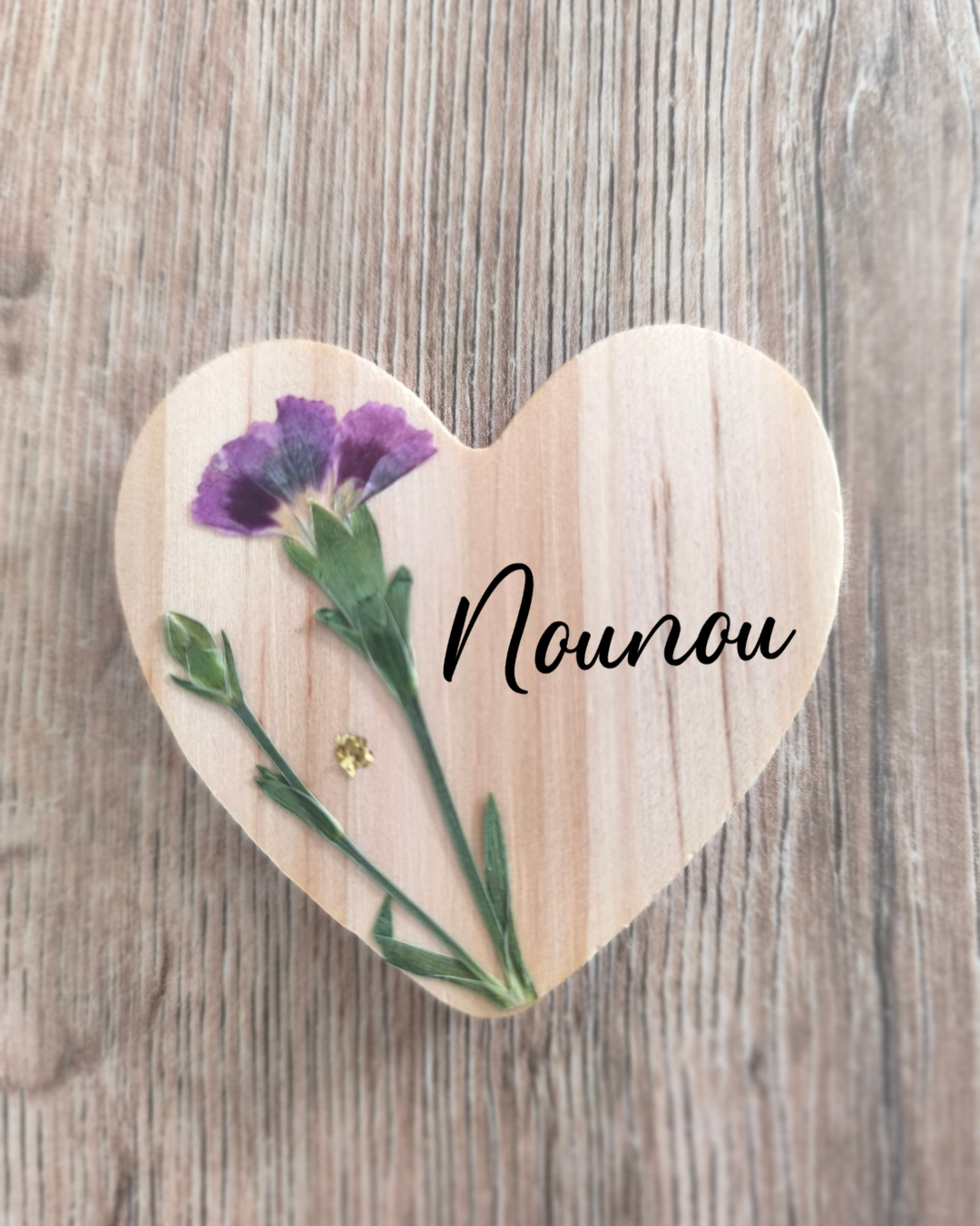 Magnets en bois coeur - Oeillet violet