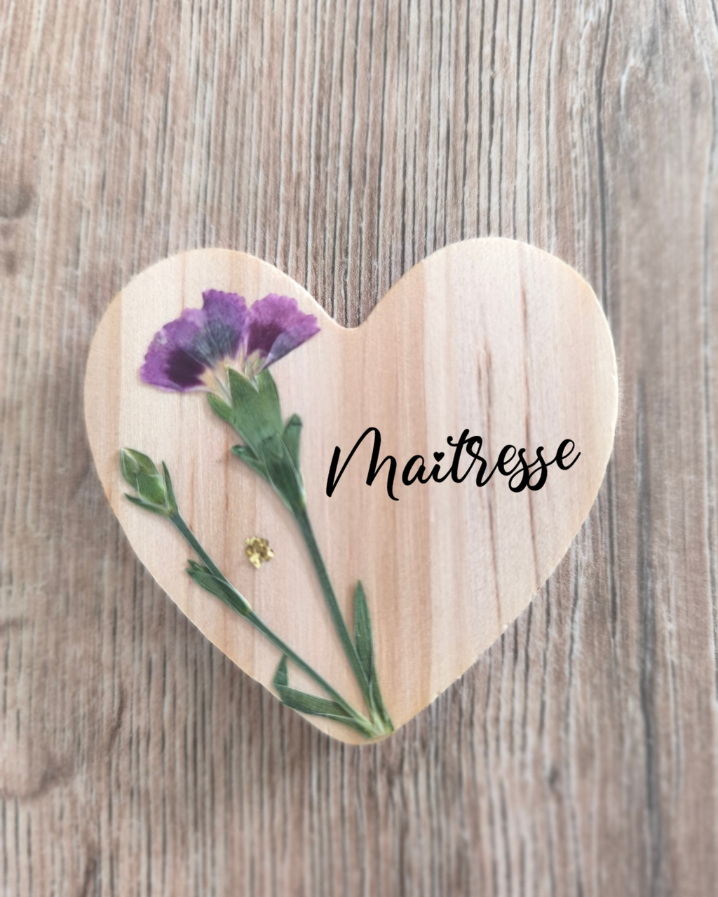 Magnets en bois coeur - Oeillet violet