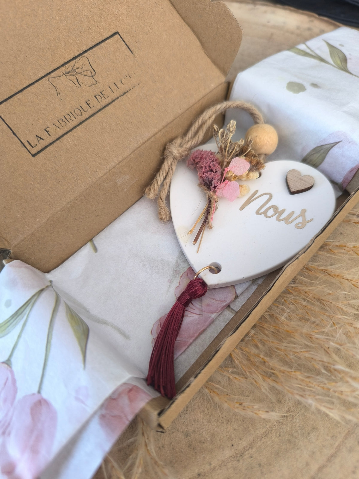 Cœur suspendu personnalisé en fleurs séchées