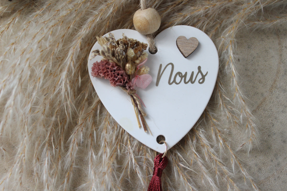 Cœur suspendu personnalisé en fleurs séchées