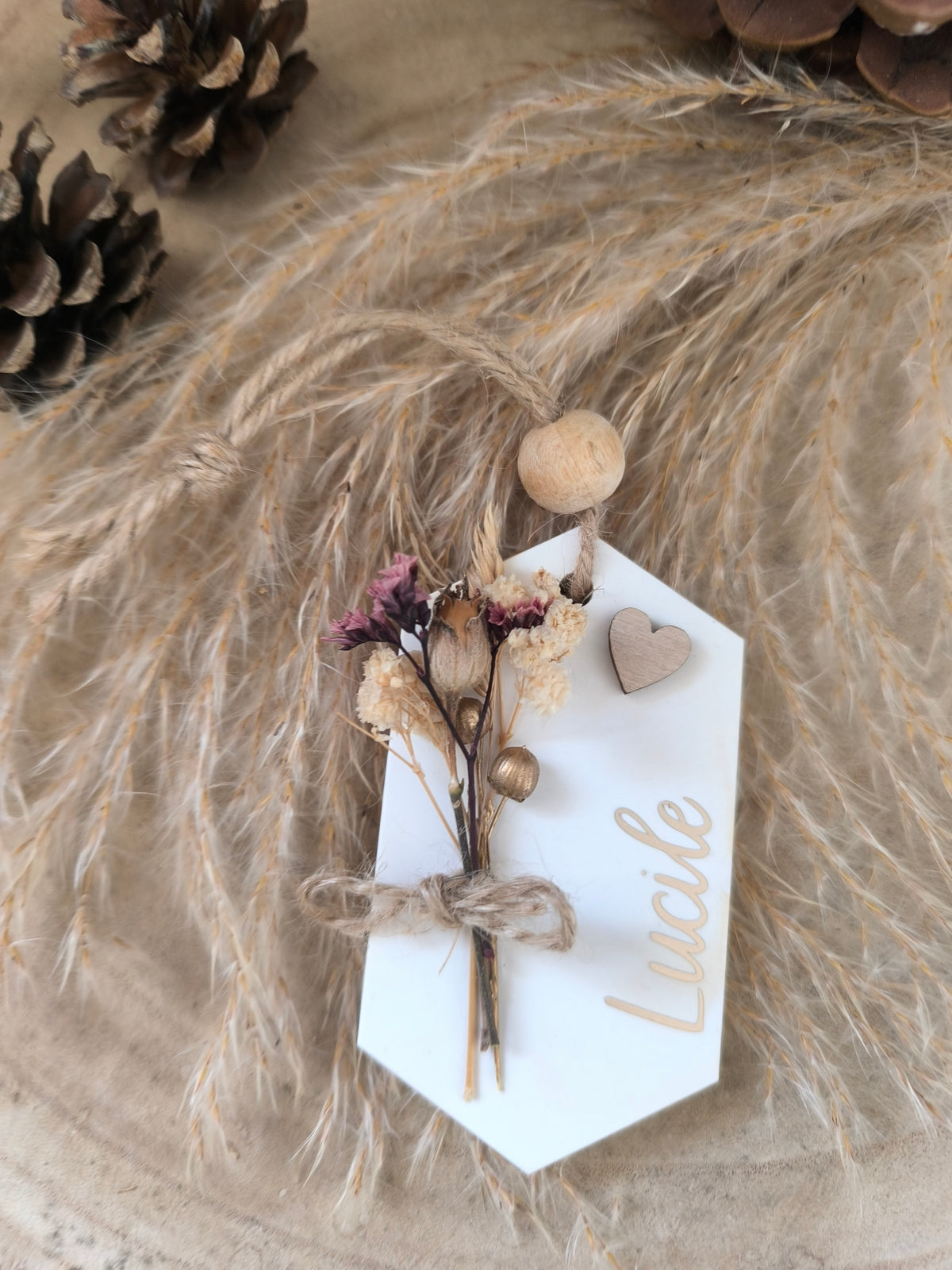Décoration étiquette personnalisée en fleurs séchées