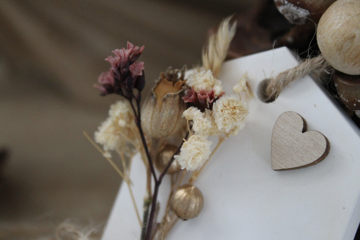 Décoration étiquette personnalisée en fleurs séchées