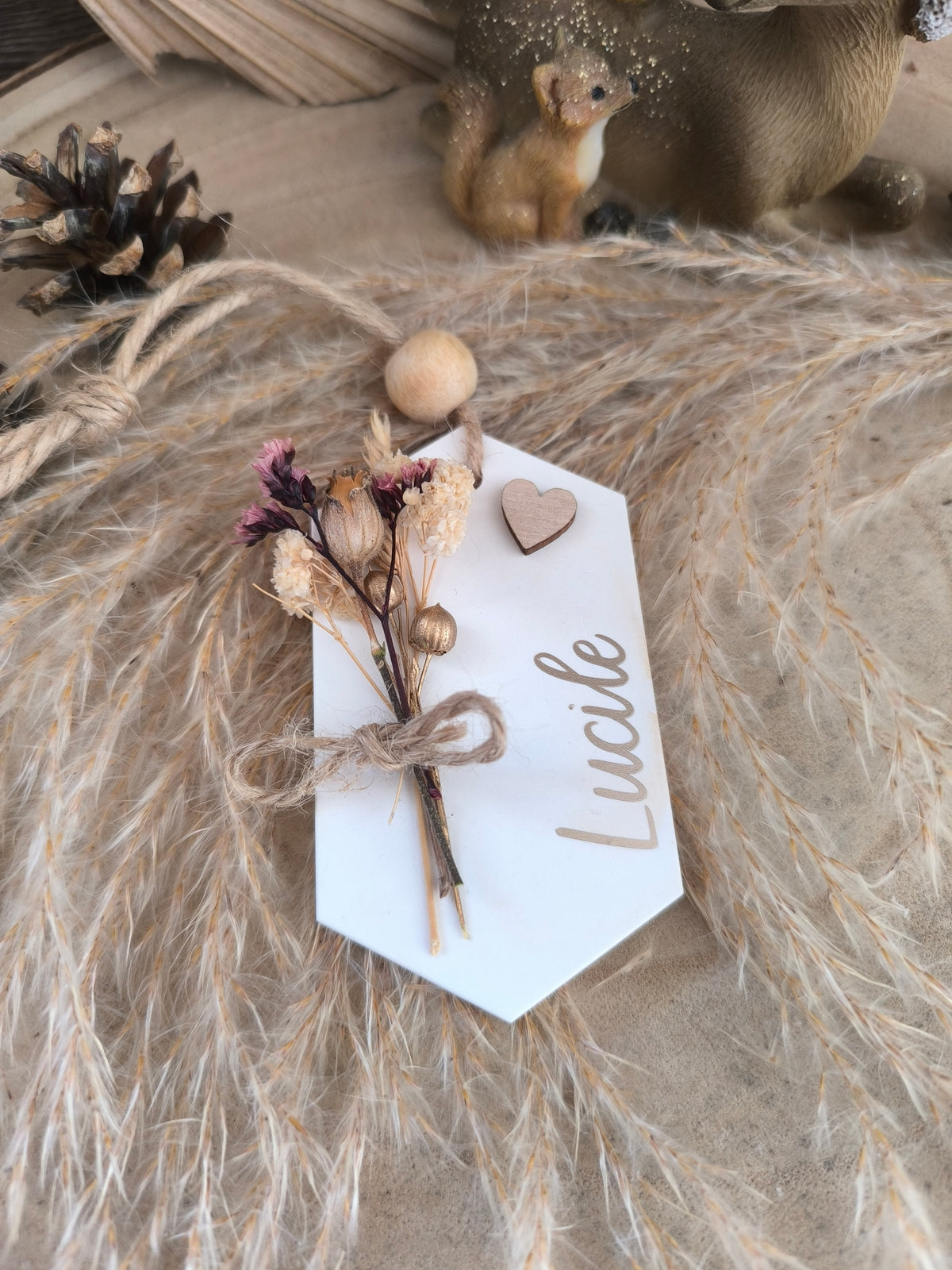 Décoration étiquette personnalisée en fleurs séchées