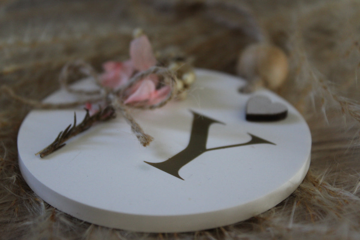 Décoration ronde personnalisée en fleurs séchées – Initiale