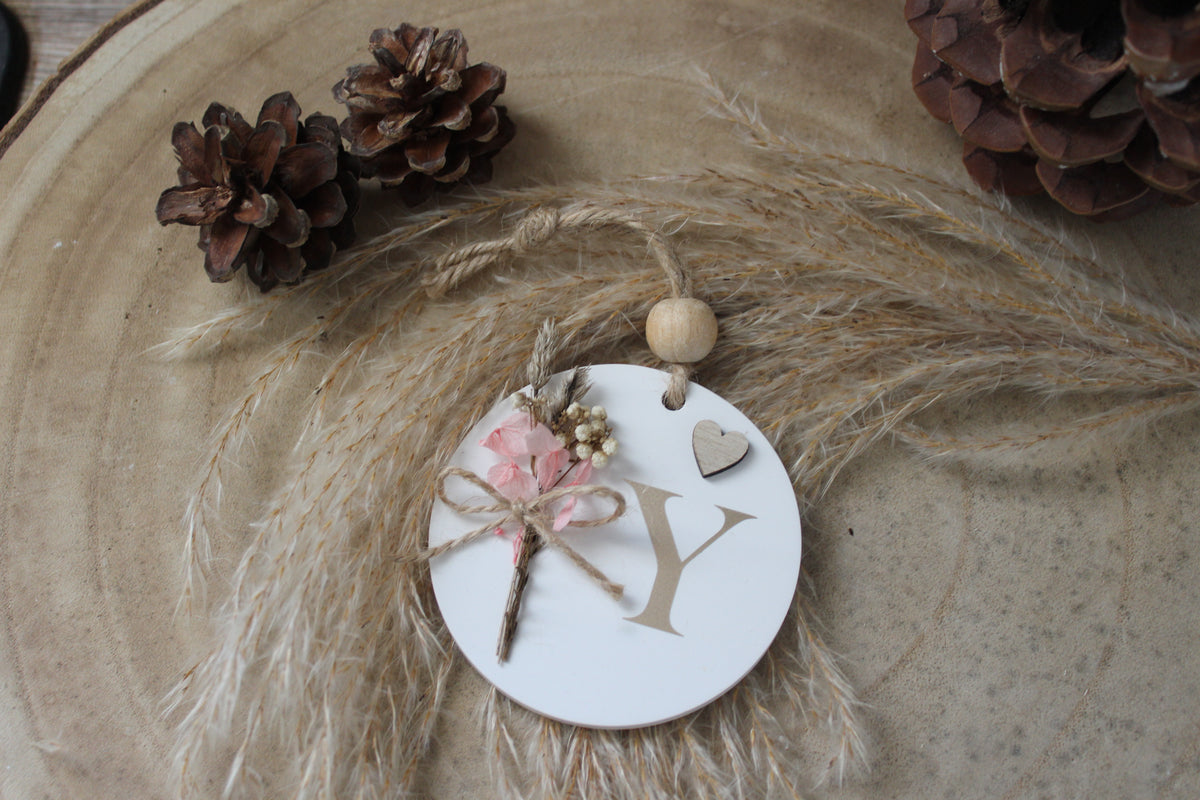 Décoration ronde personnalisée en fleurs séchées – Initiale