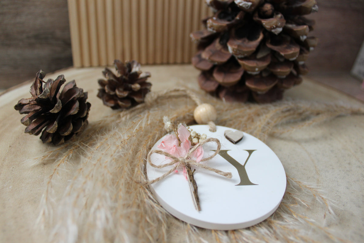 Décoration ronde personnalisée en fleurs séchées – Initiale