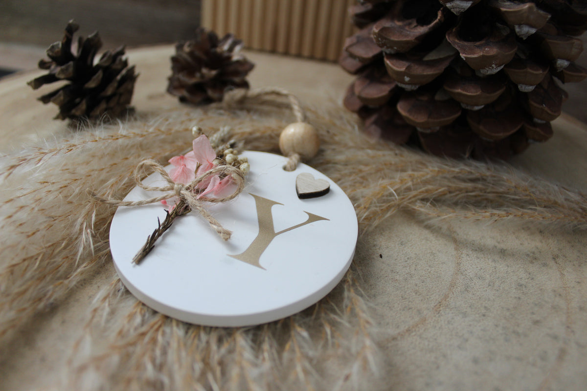 Décoration ronde personnalisée en fleurs séchées – Initiale
