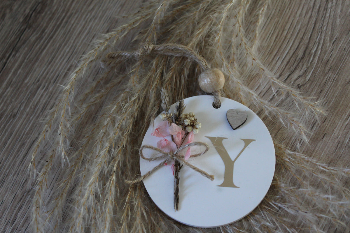 Décoration ronde personnalisée en fleurs séchées – Initiale