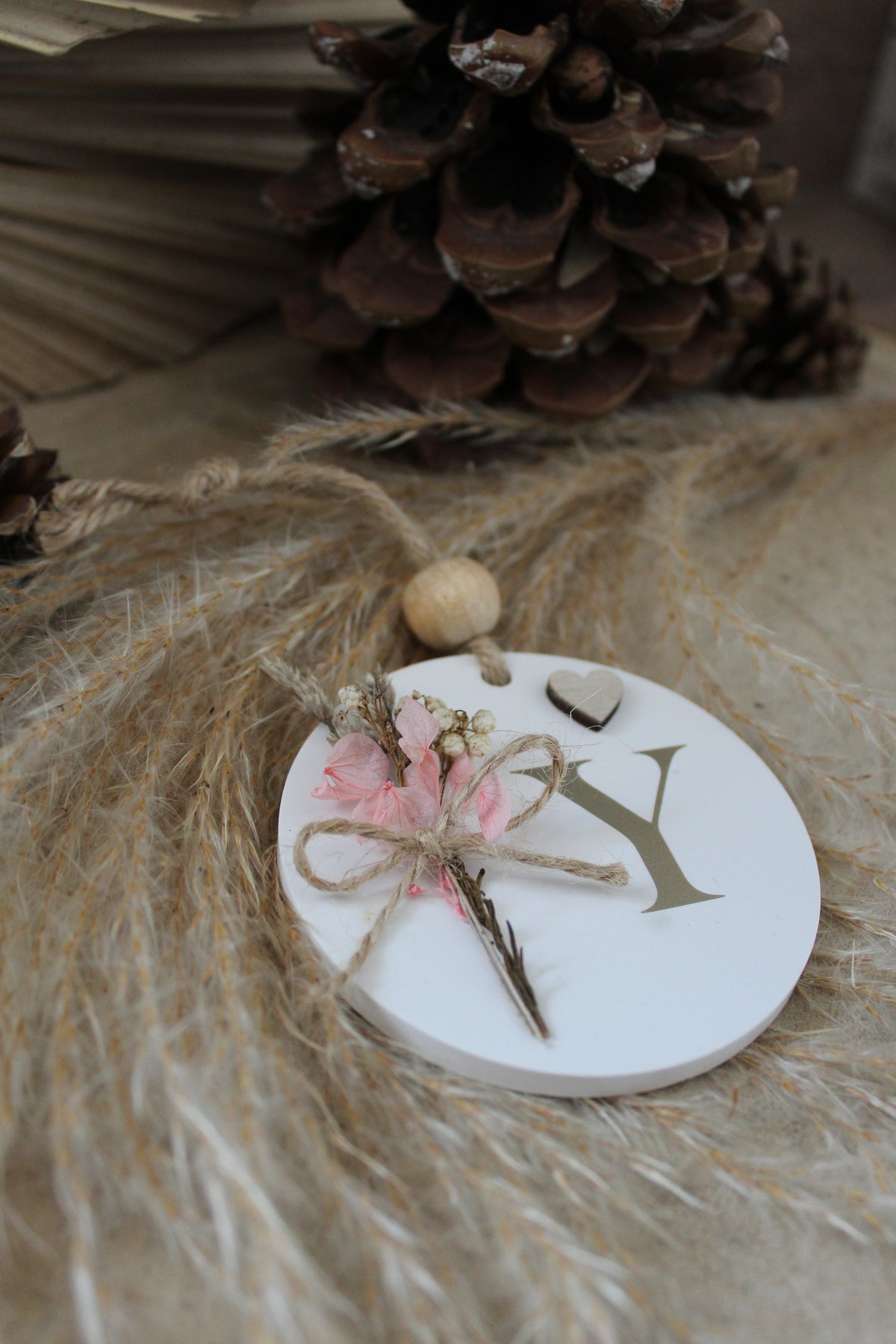 Décoration ronde personnalisée en fleurs séchées – Initiale