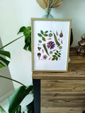 Cadre avec fleurs et feuilles séchées, décoration florale artisanale pour intérieur