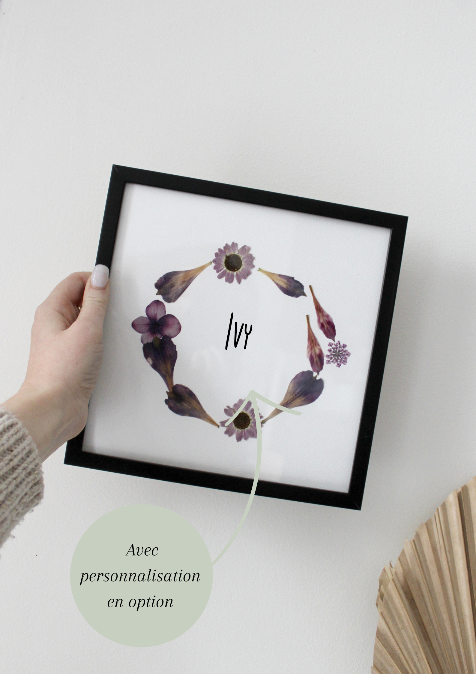 Cadre avec fleurs séchées en couronne, personnalisation optionnelle, cadeau floral artisanal