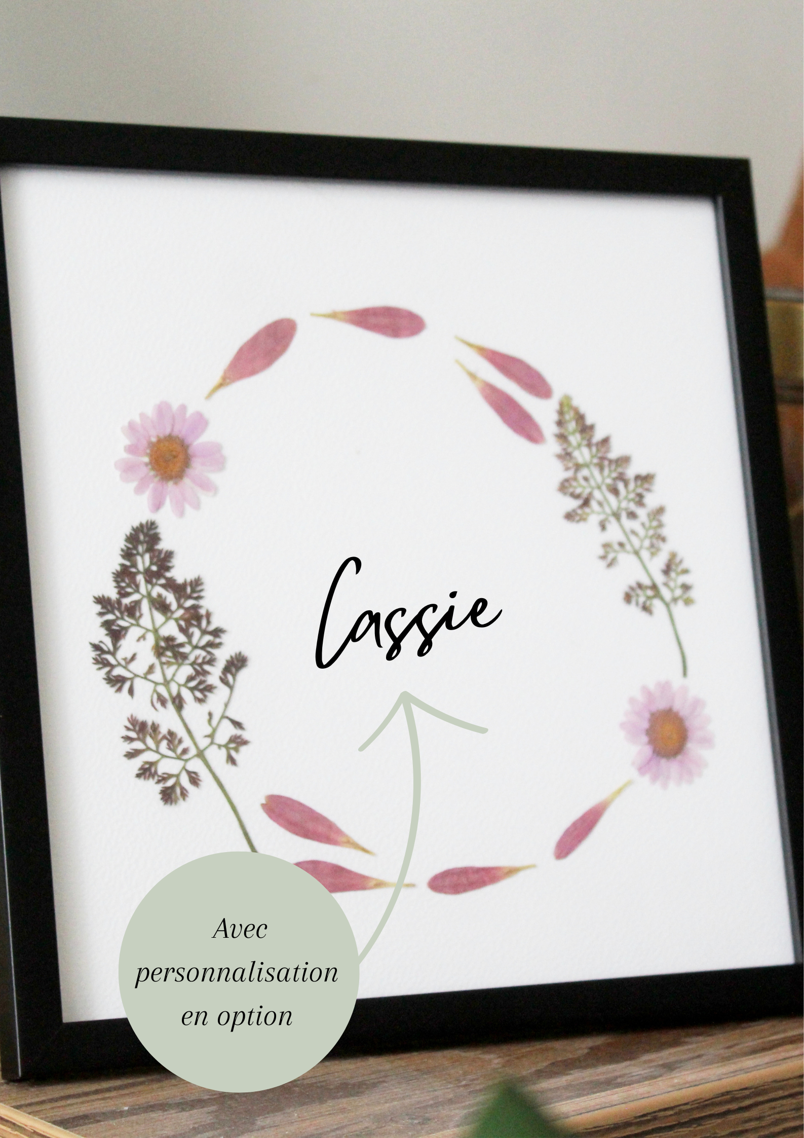Cadre personnalisé avec fleurs séchées et nom Cassie, idée cadeau floral artisanal
