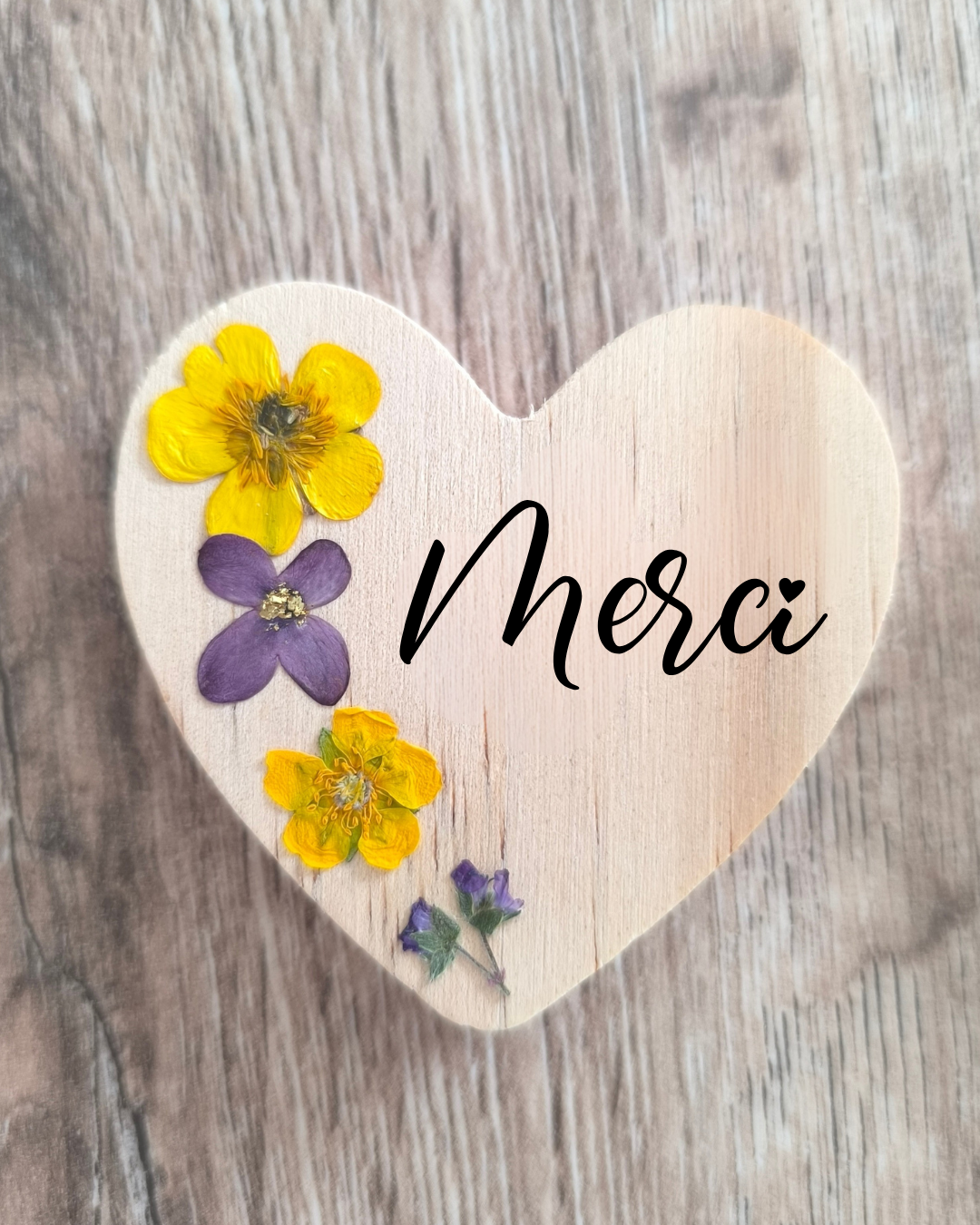 Magnet coeur bois fleurs séchées printemps