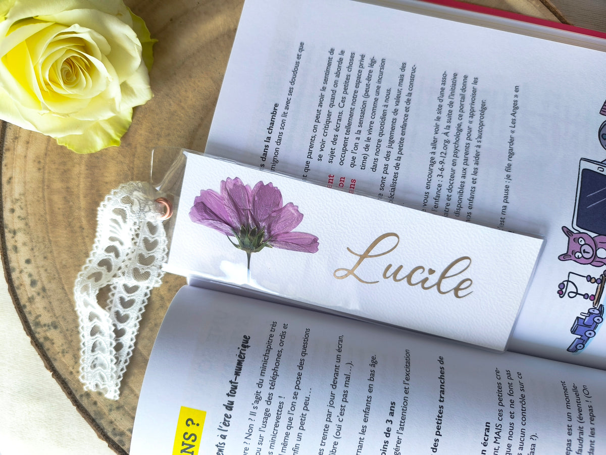 Marque page prénom fleurs séchées
