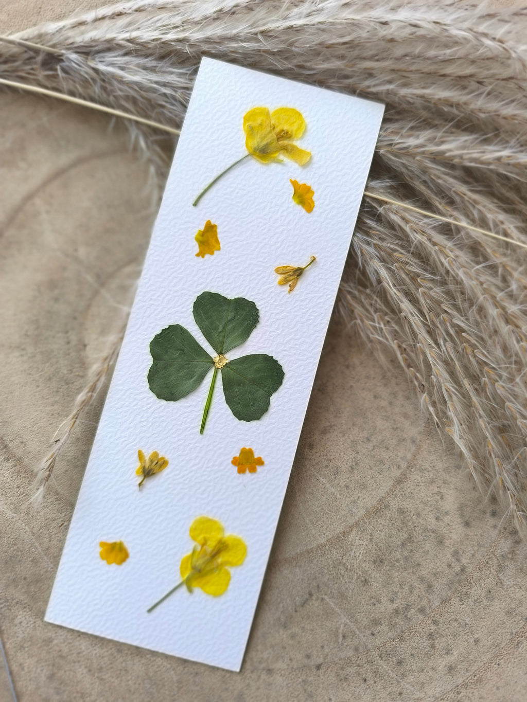 Marque page trefle fleurs séchées