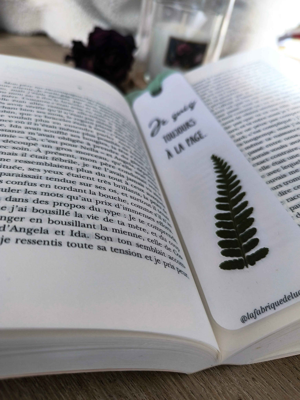 Marque-page floral avec feuille de fougère et citation, idéal pour cadeau ou lecture