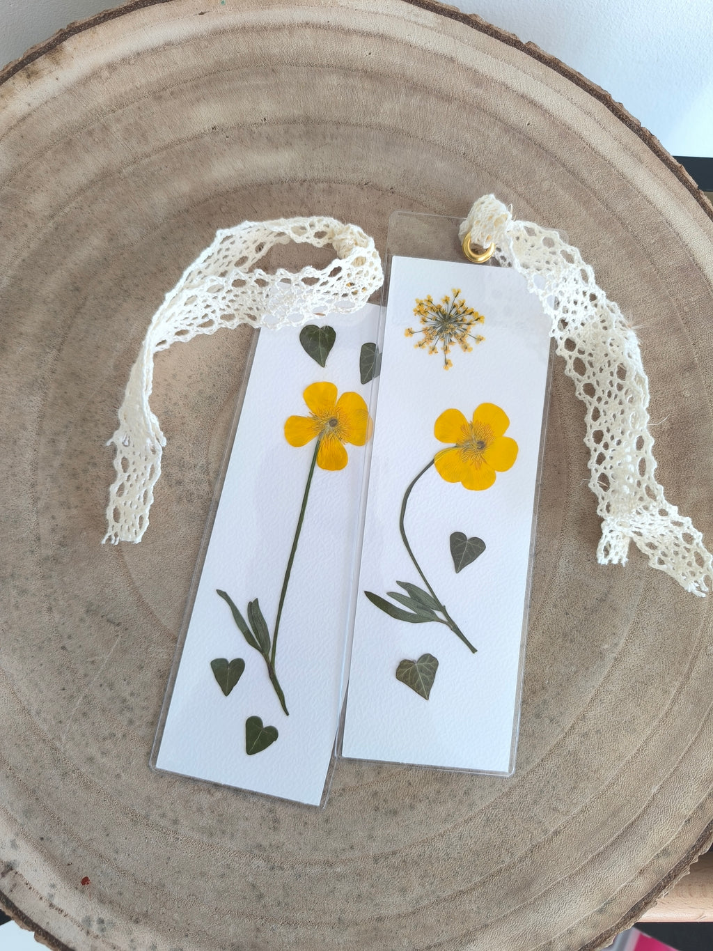 marque page bouton d'or fleurs