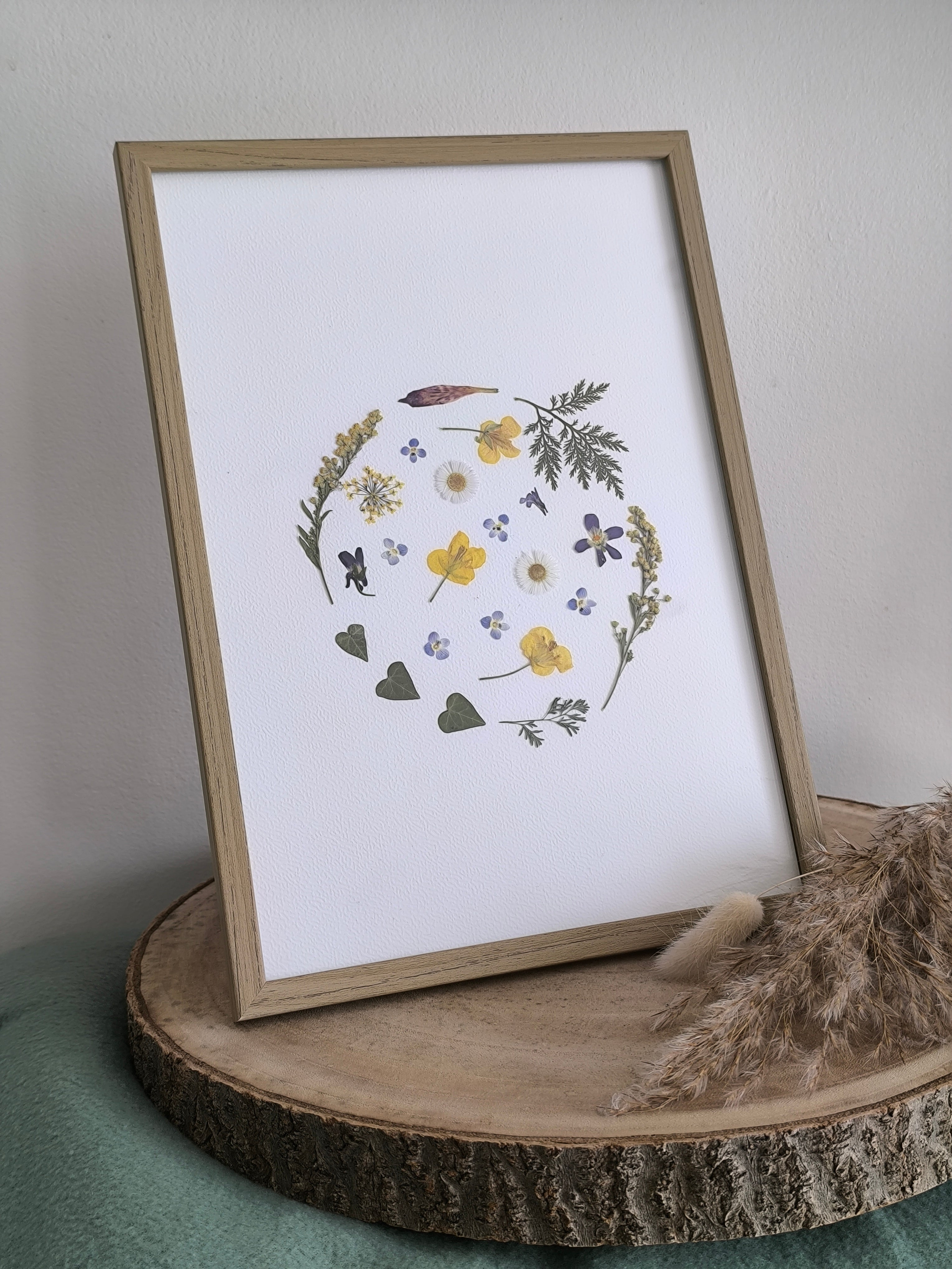 Herbier artisanale en fleurs pressées - Rond printanier