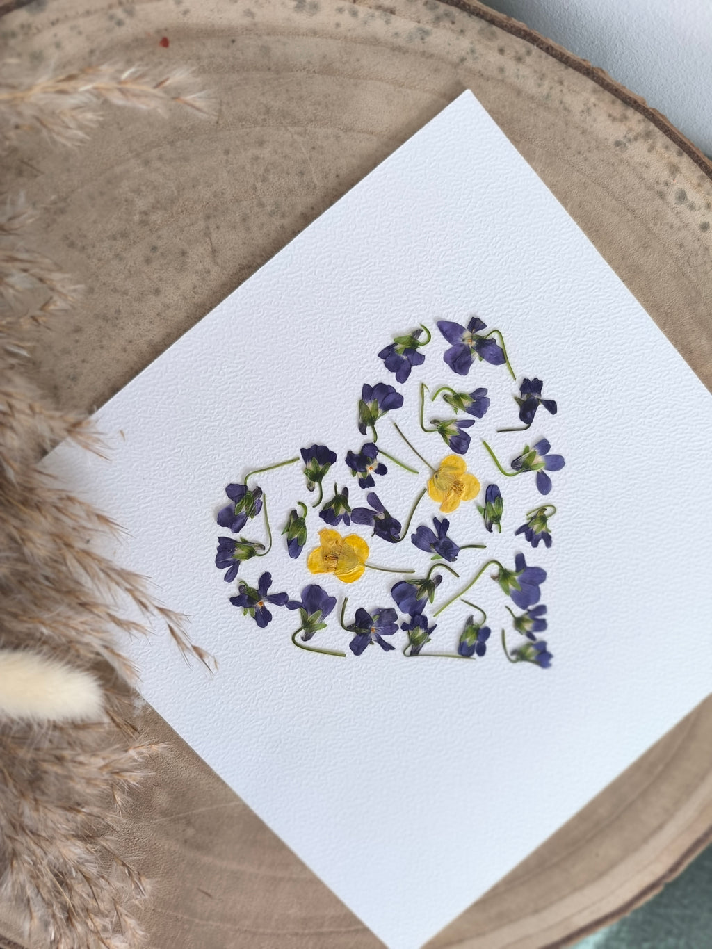 Herbier cœur en fleurs pressées – Cœur de Violettes