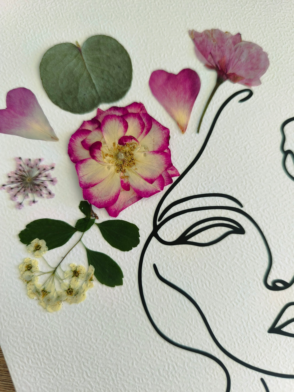 Herbier cadre visage femme fleurie