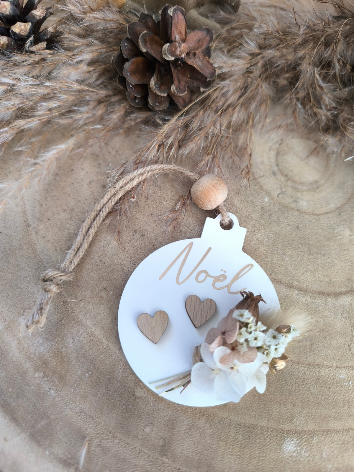 Boule de Noël en fleurs séchées – Décoration de sapin