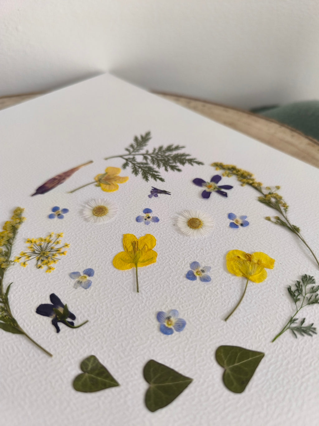 Herbier artisanale en fleurs pressées - Rond printanier