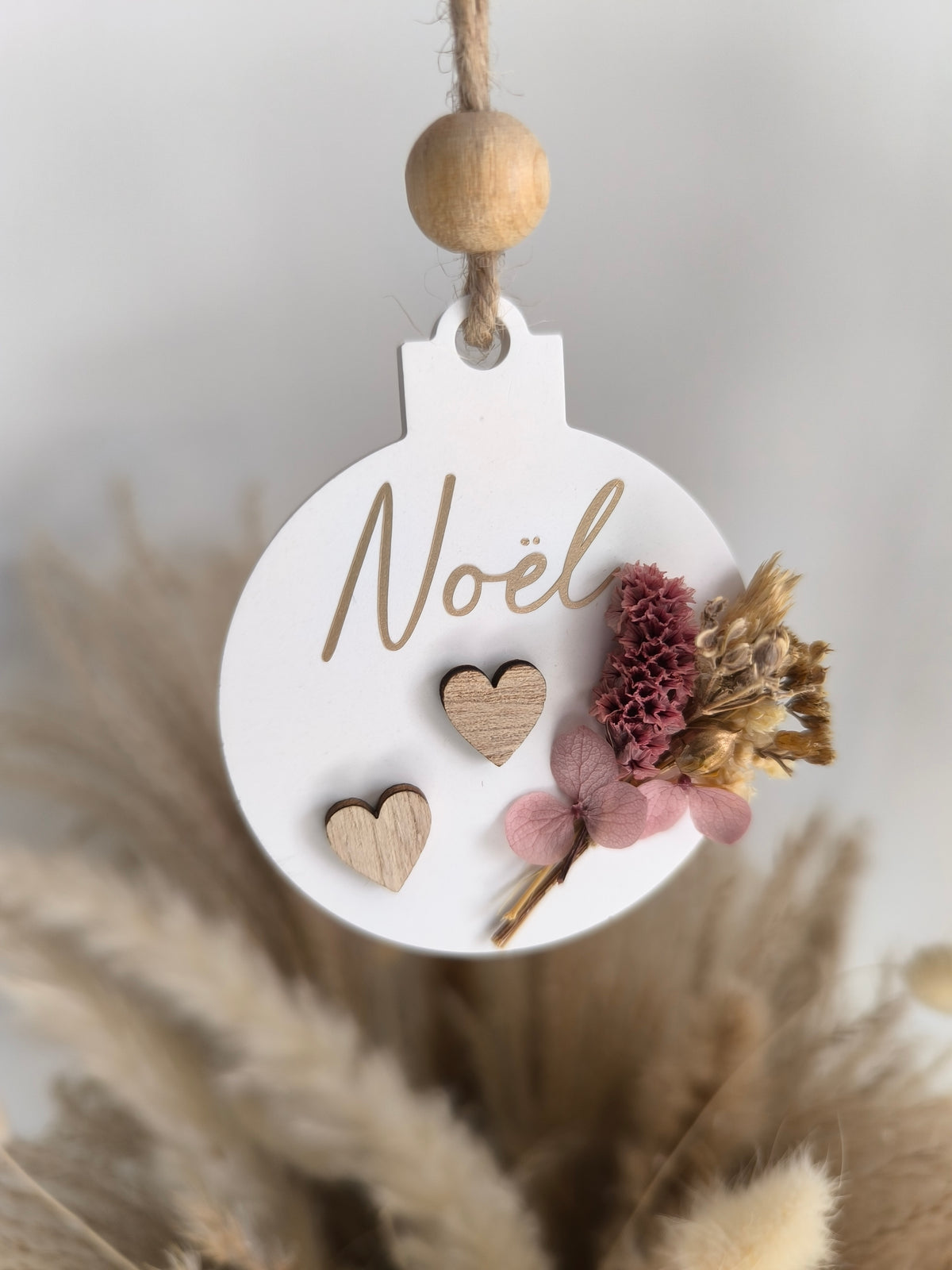 Boule de Noël en fleurs séchées – Décoration de sapin