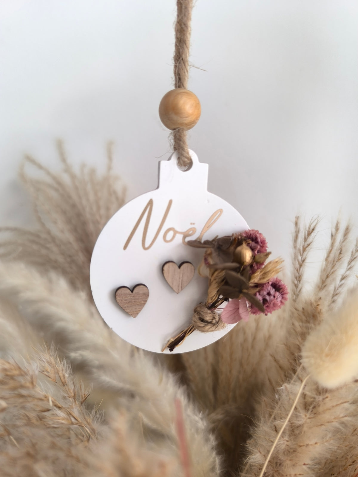 Boule de Noël en fleurs séchées – Décoration de sapin
