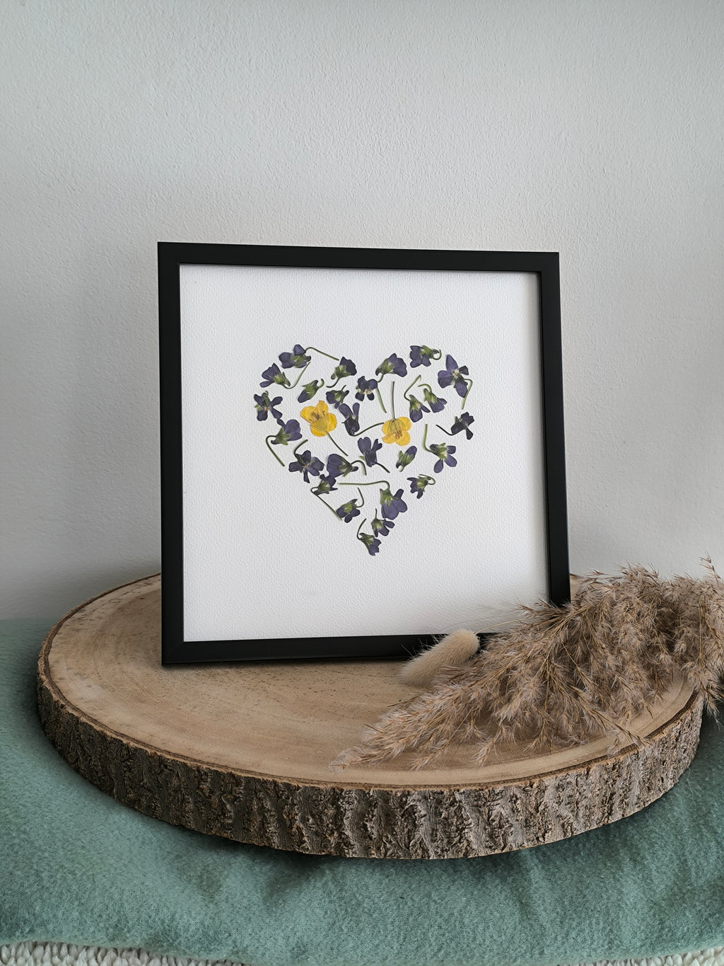 Herbier cœur en fleurs pressées – Cœur de Violettes