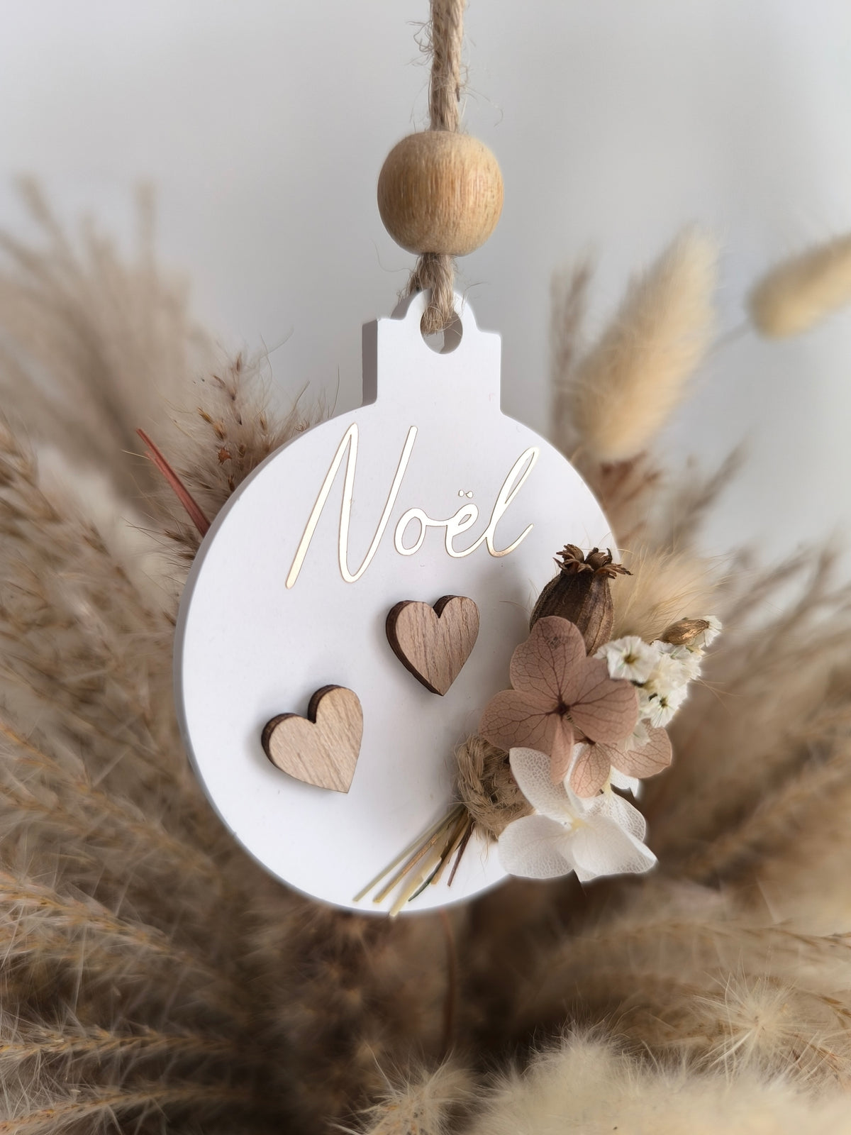 Boule de Noël en fleurs séchées – Décoration de sapin