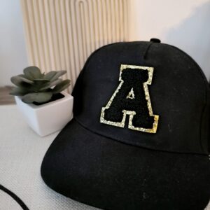 Casquette lettre moumoute paillettés
