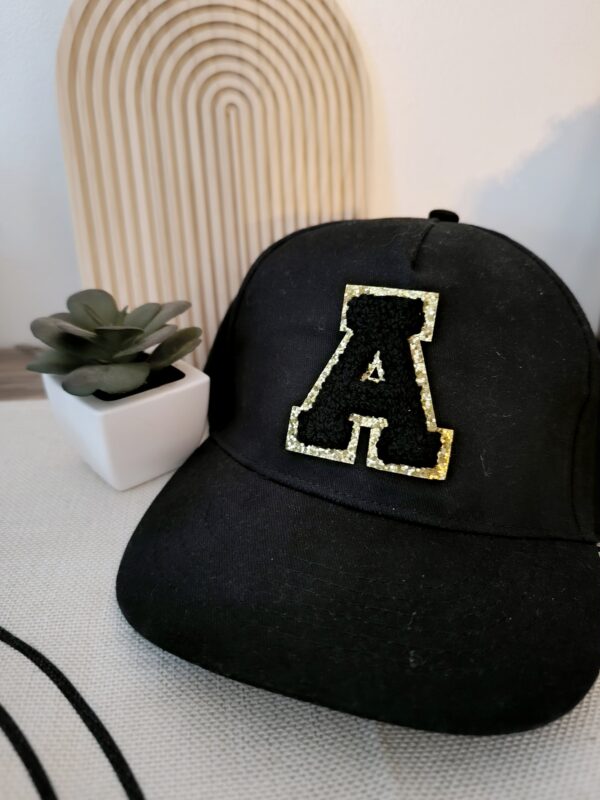 Casquette lettre moumoute paillettés