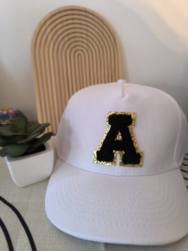 Casquette lettre moumoute paillettés – Image 2