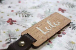 Porte-clés pailletés bois – Image 3