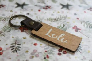 Porte-clés pailletés bois