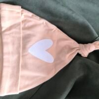 Bonnet de naissance bébé – noeud beige coeur