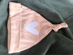 Bonnet de naissance bébé - noeud beige coeur